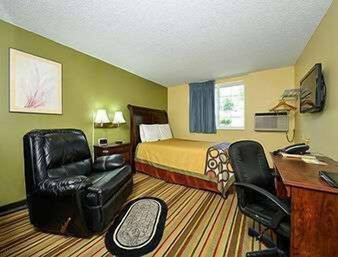 Отель Super 8 By Wyndham Minot Airport Экстерьер фото