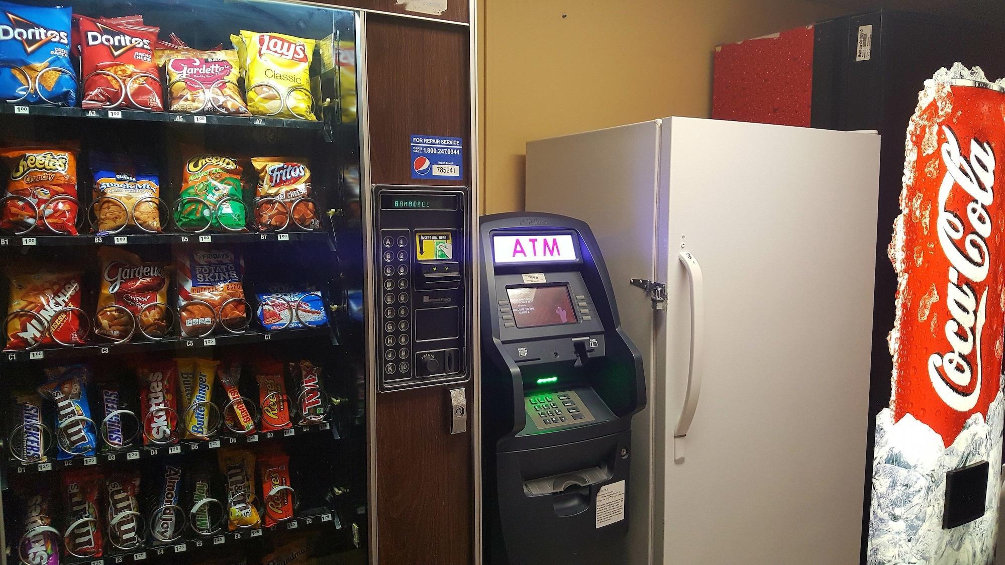 Отель Super 8 By Wyndham Minot Airport Экстерьер фото