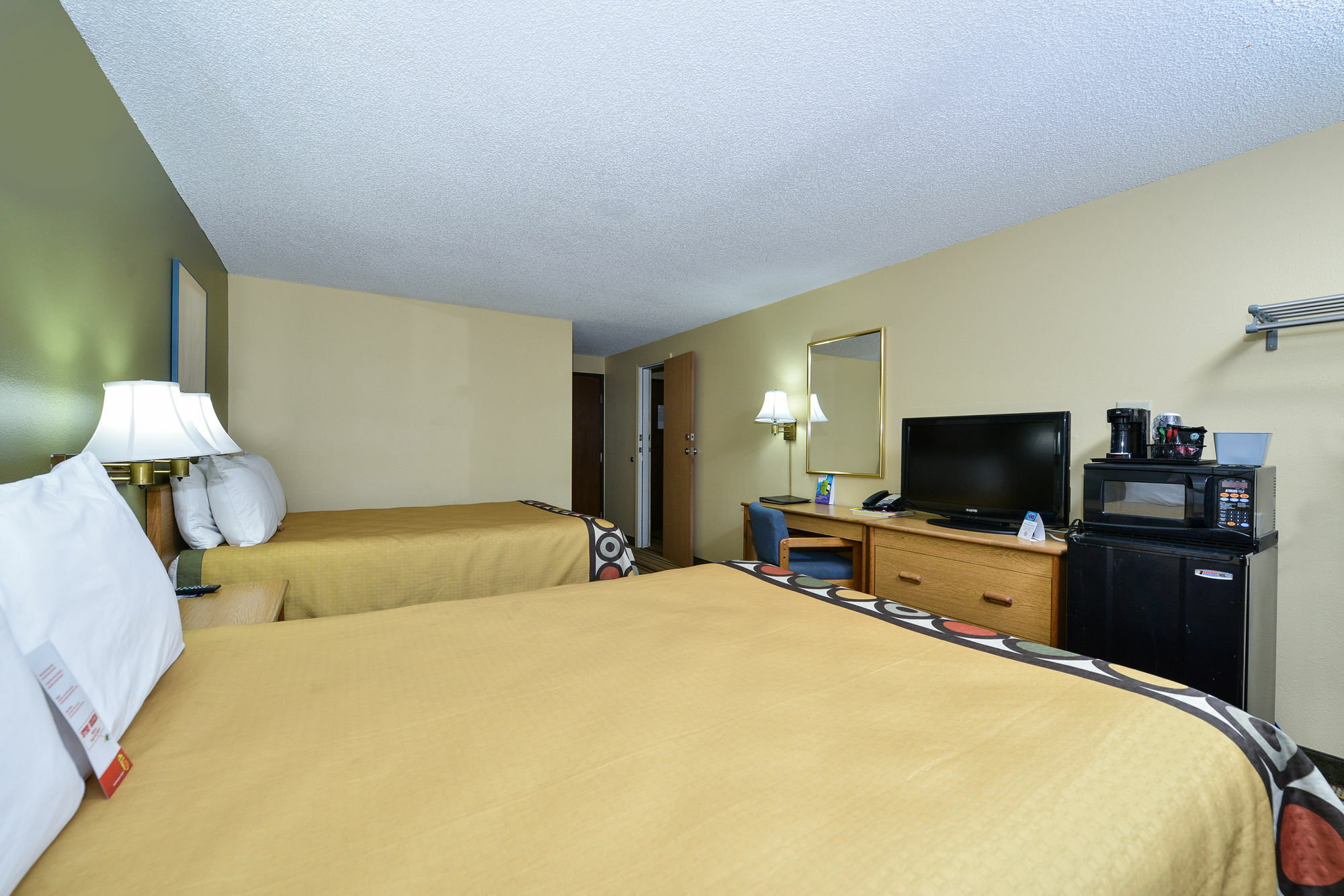 Отель Super 8 By Wyndham Minot Airport Экстерьер фото